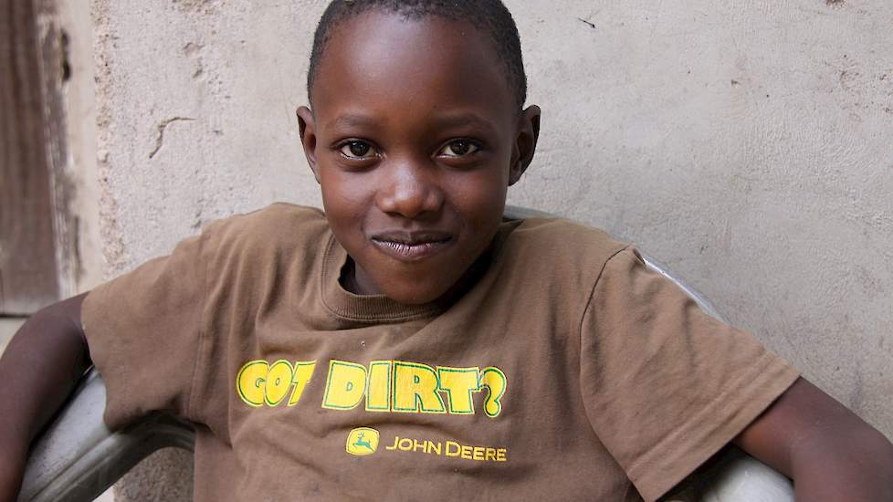 Een boerenzoon voelt zich de koning te rijk met een T-shirt van John Deere. Een trekker van het merk is in een straal van 100 kilometer niet te vinden.