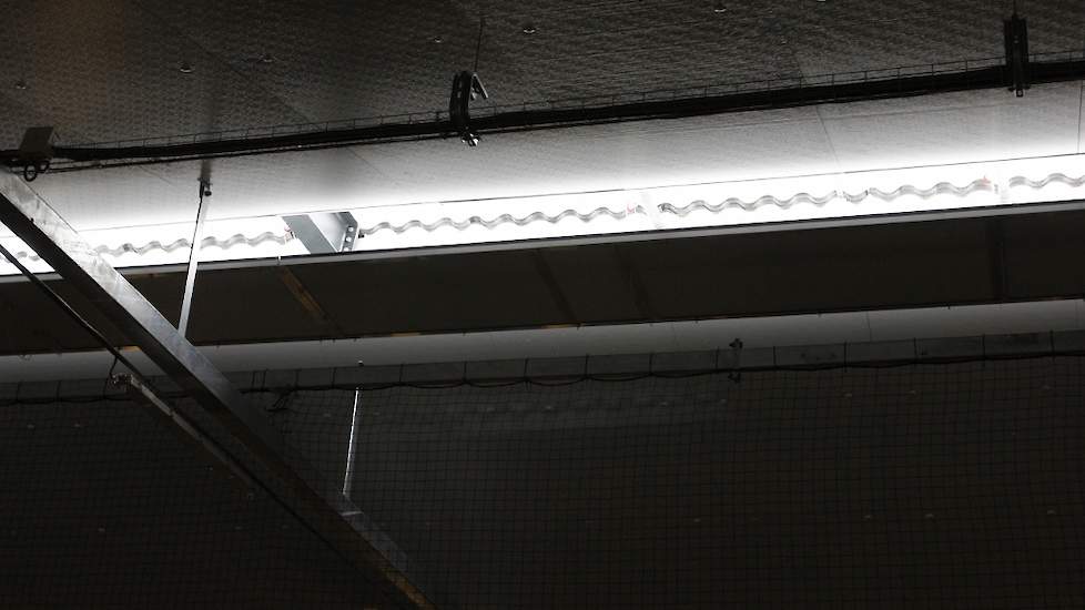 Aan beide zijkanten zit een lichtstraat om aan de KAT eisen voor daglicht te voldoen.