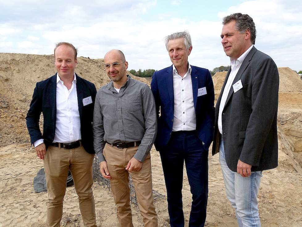 Het Kipster stalconcept is ontwikkeld door vier ervaren ondernemers, met elk een eigen specialisme: Maurits Groen (milieu), Ruud Zanders (pluimvee), Olivier Wegloop (communicatie) en Styn Claessens (pluimvee).