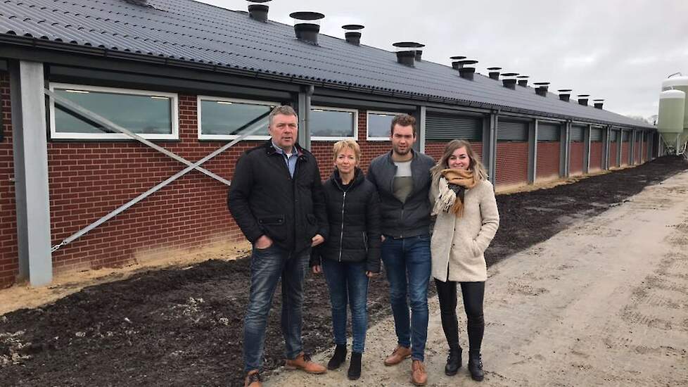 Fotoserie: Luchtinlaat via het dak in nieuwe vleeskuikenstal