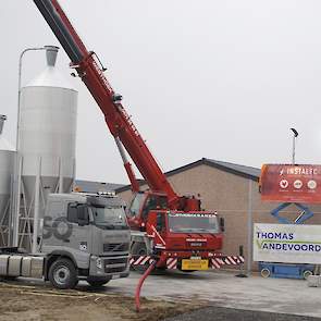 De pluimveehouder koos voor Mafa voedersilo's. „Ze zeggen dat er in deze silo’s geen ontmenging plaatsvindt en dat deze silo’s minder temperatuur gevoelig zijn waardoor er geen condens in de silo komt.”