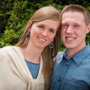 Philip Vanrolleghem en zijn vriendin Paulien Syx. Vanrolleghem (24) bouwde in het Belgische Zonnebeke twee stallen voor in totaal 23.000 vleeskuikenouderdieren.