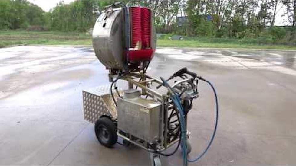 De Pluimvee Innovatieprijs 2018: Reinigingsrobot drinklijnen