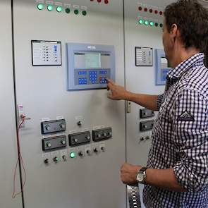 „Een elektrische storing is de belangrijkste oorzaak van een brand. Wij hebben naar aanleiding van het gesprek met de brandweer en onze verzekeringsagent alle ruimten waar elektrische schakelkasten en/of een meterkast bevindt, deze 60 minuten brandwerend