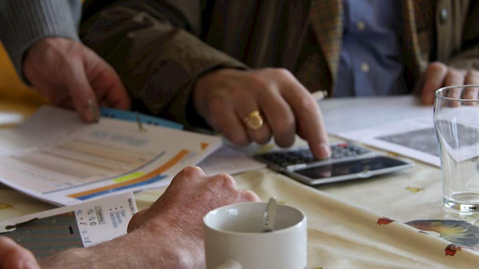 Jonge Nederlandse boeren vinden dat het budget van de Jonge Landbouwersregeling (JOLA) niet juist geïnvesteerd wordt. Dat blijkt uit een onderzoek van het Nederlands Agrarisch Jongeren Kontakt (NAJK) onder haar leden. 68 procent van de leden vond geen pas