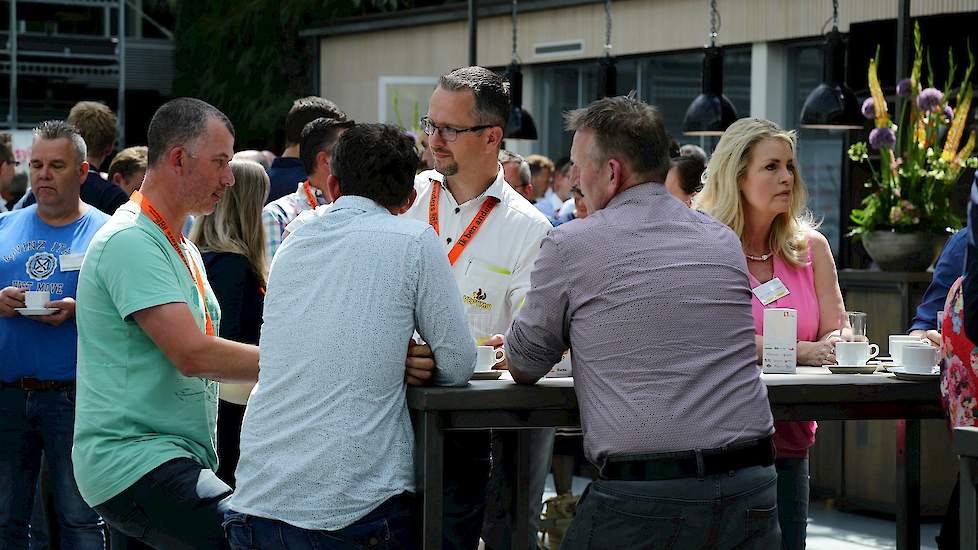 Vanaf 14.00 uur &#039;s middags stroomt de showroom op de Venco Campus in Eersel vol met bezoekers, die de tijd nuttig gebruiken om te netwerken of om gezellig bij te kletsen.