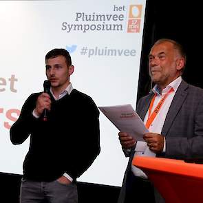 De aankondiging via Pluimveeweb dat er een nieuwe bemiddelingssite komt voor pluimveerechten gaf beroering in de markt, zo stelde juryvoorzitter Jan Workamp. Tom Jansen van Rechtenveiling.nl hoopte alleen dat het programmeren van zijn website wat sneller