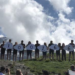 Het tiende jaar van BIG Challenge heeft tot nog toe 1.001.664 euro opgeleverd voor de strijd tegen kanker. Het bedrag werd dinsdagochtend tijdens de motivatiebijeenkomst op de Alpe d’Huez bekend gemaakt.