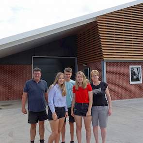 Familie Berkepies hield afgelopen vrijdag 20 juli een open dag op hun vleeskuiken- en akkerbouwbedrijf in het Drentse Nooitgedacht. Lees het ondernemersverhaal van de familie Berkepies zaterdag 11 augustus in de agrarische regionale vakbladen Veldpost, Ve