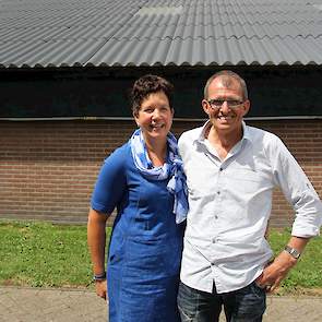 Janny en Niek van den Borne (Reusel): “In december 2006 kwam Coppens vragen of we in een huurstal met Volwaard wilden beginnen. Ze hadden nog een stal te weinig om het geheel op te kunnen starten. Drie weken later zaten de Volwaard kuikens er al in. Het w