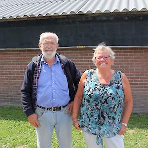 “Doordat we met een ander ras en een nieuw houderijsysteem werkten, moesten we in het begin alles zelf uitvinden,” vertellen Bert en Elly de Kort (Hulten). “We hebben daarom een scharrel-studieclub opgericht. We deelden alle gegevens open met elkaar. Daar