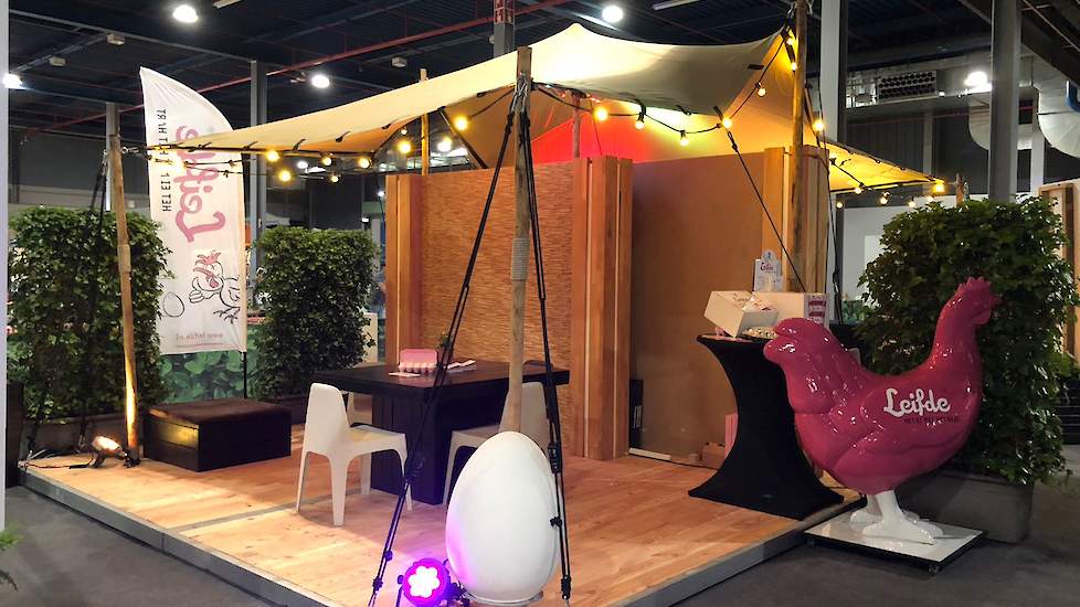 Op het innovatieplein waren innovaties en concepten van pluimveehouders, periferie, datapartners en foodbedrijven te zien, ruiken en proeven. De pluimveehouders konden met eigen promotiemateriaal hun tent aankleden.  Dat leidde tot een kleurrijke presenta