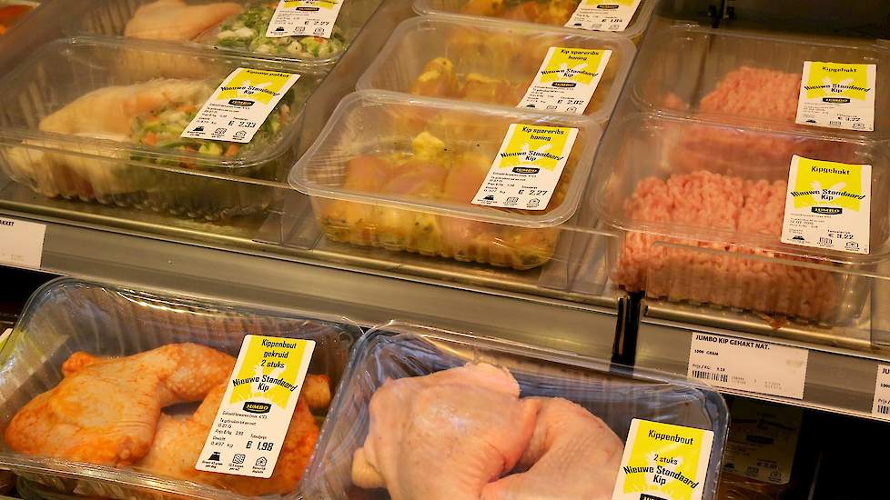 Is het echt haast gebeurd met de conceptkippen? De geluiden zijn er wel naar. Slachterijen gaan minder van die fladderaars slachten omdat de omzet in de supermarkten te wensen over laat. Een aantal conceptboeren is alweer terug naar het oude reguliere nes