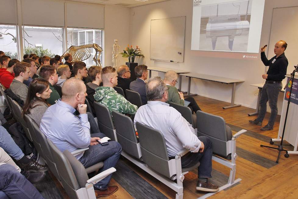Styn Claessens van Kipster gaf woensdagmorgen 13 februari een presentatie op het Fijnstof Event in Barneveld voor studenten. 's Middags en 's avonds gaf Ruud Zanders de presentatie over de ervaringen met beide fijnstof reducerende technieken in de Kipster