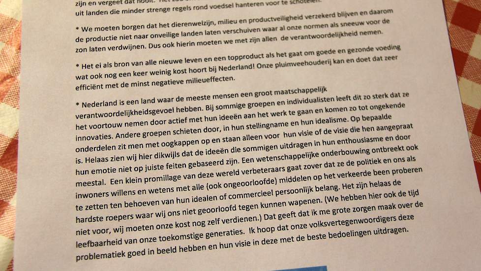 Toon van de Laar laat zijn dochter Astrid namens hem, zijn vrouw, en zoon Twan als de beoogd opvolger, een inleiding uitspreken waarin met name dank wordt uitgesproken aan de gedeputeerde en de wethouder van Oirschot.