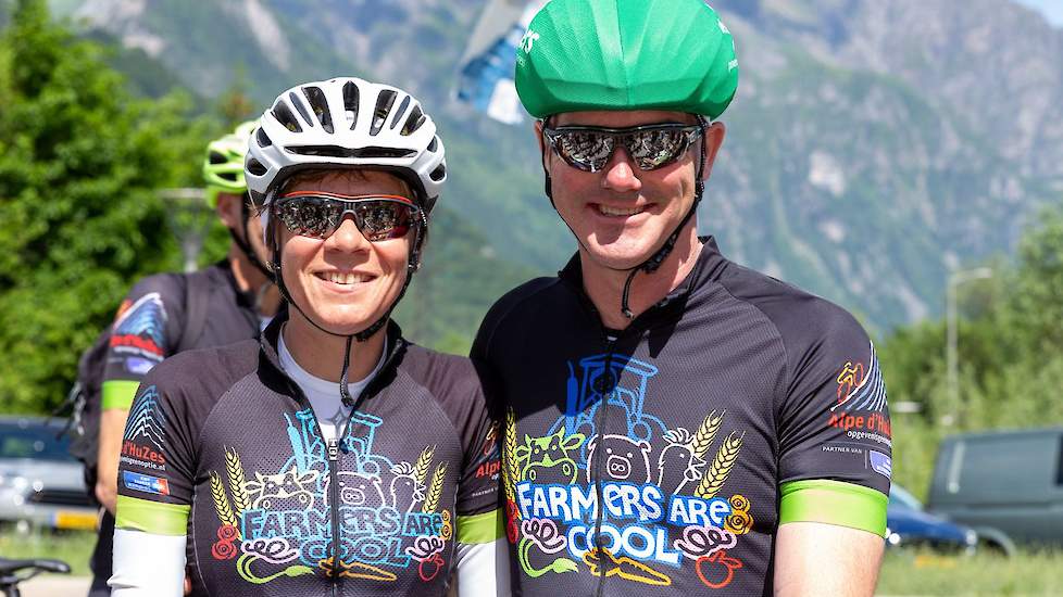 Herman van Welie, financieel adviseur, ging samen met zijn vrouw Astrid en zoon Ton, voor de vijfde keer naar Frankrijk. Eerst als supporter van Ton, twee keer de Zes gefietst, vorig jaar de Zus en nu weer de Zes. 'Wij zijn gezond en kunnen trappen voor d