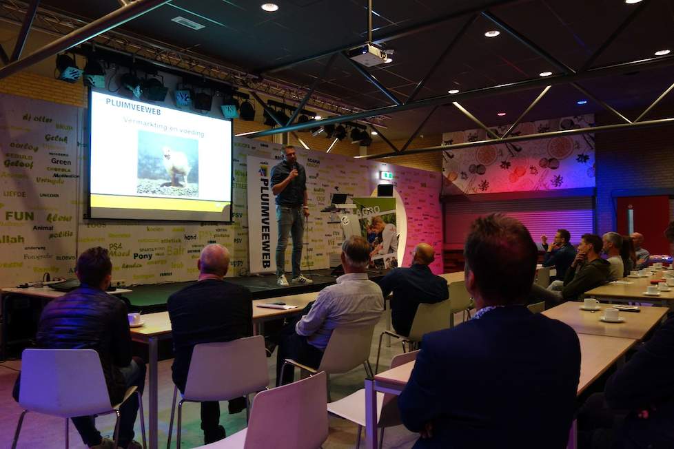 Erik Van Veldhuisen gaf woensdag 18 september een presentatie tijdens de Pluimveeweb thema-avond Voeding in Horst (LB).
