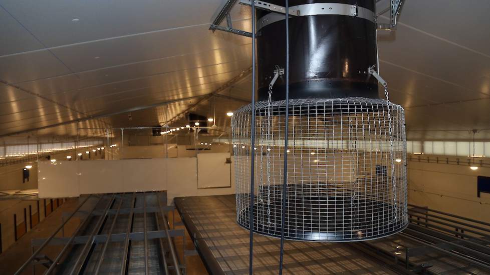 De pluimveehouder gaat werken met onderdrukventilatie.