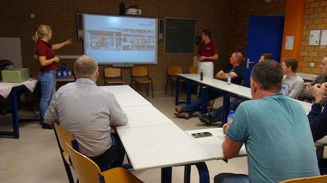 Dierenartsen Fiona van Kaam en Maarten van den Berg van Poultry Vets gaven woensdag 23 oktober samen een korte interactieve presentatie tijdens de themacarrousel op de Pluimveeweb thema-avond Voeding in Horst (LB).