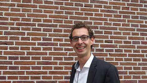 „Leghennenhouders moeten zoeken naar maximale flexibiliteit in hun bedrijfsvoering, om zoveel mogelijk eieren met het hoogste rendement te kunnen produceren. De hoge bouw-, verbouw en productiekosten in Nederland zijn zo hoog dat dit noodzakelijk is.” Dat