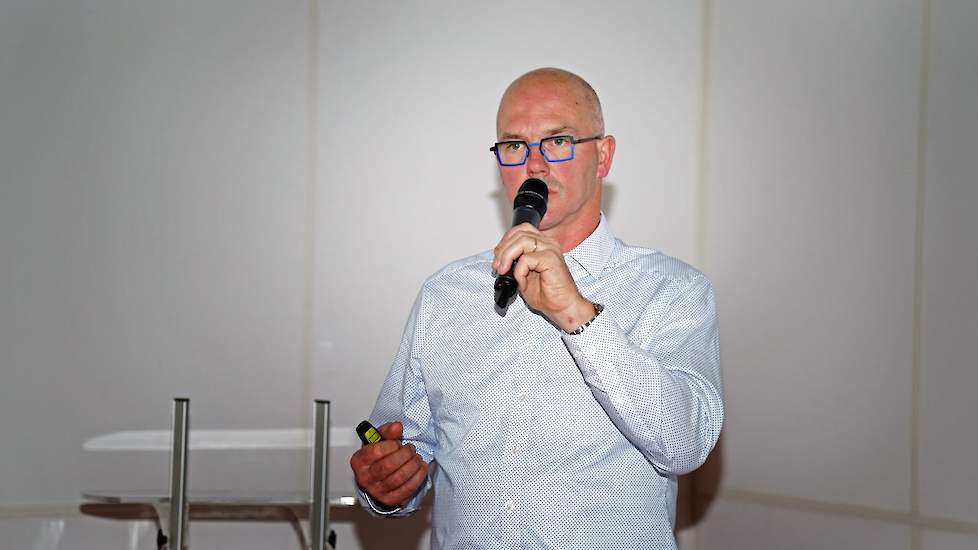 „Vleeskuikenhouders en slachterijen moeten opener met elkaar communiceren over de kuikenkwaliteit en gewichten zodat de faalkosten lager worden.” Dat vindt bedrijfsadviseur Herman van Welie.