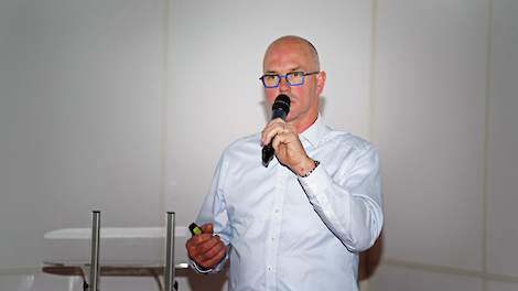 „Vleeskuikenhouders en slachterijen moeten opener met elkaar communiceren over de kuikenkwaliteit en gewichten zodat de faalkosten lager worden.” Dat vindt bedrijfsadviseur Herman van Welie.