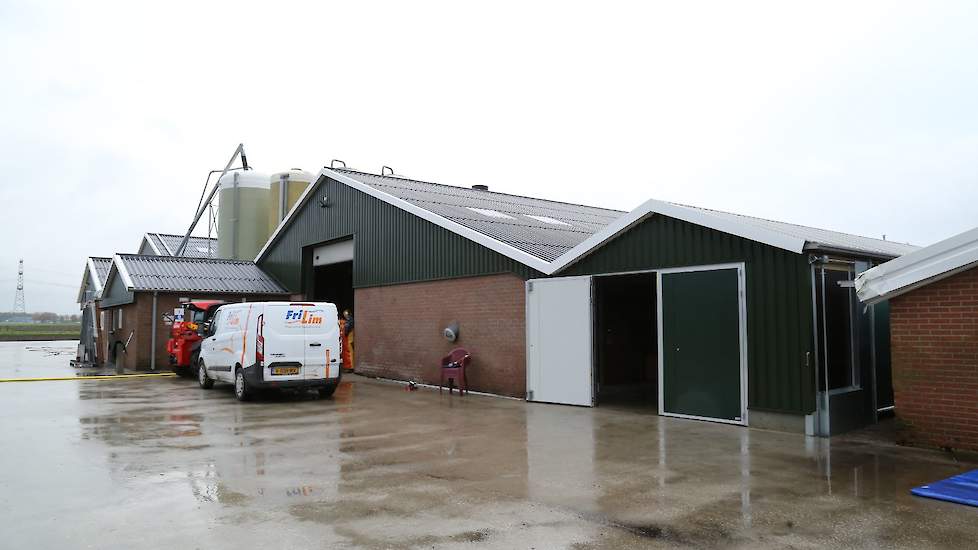 De eerste ronde in de nieuwe stal verliep naar wens. „Tot nu toe ben ik tevreden over de nieuwe stal. Ik had geen dingen anders gedaan. Het zijn echter maar de ervaringen van slechts één rondje”, benadrukt In ’t Hout. Lees de reportage met het ondernemers