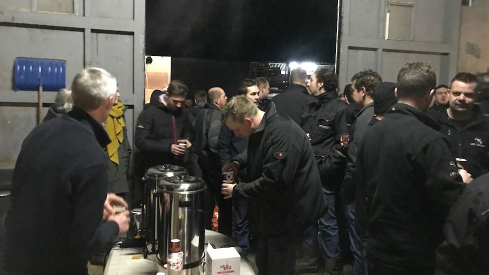 Boeren aan de koffie in Mariënvelde.