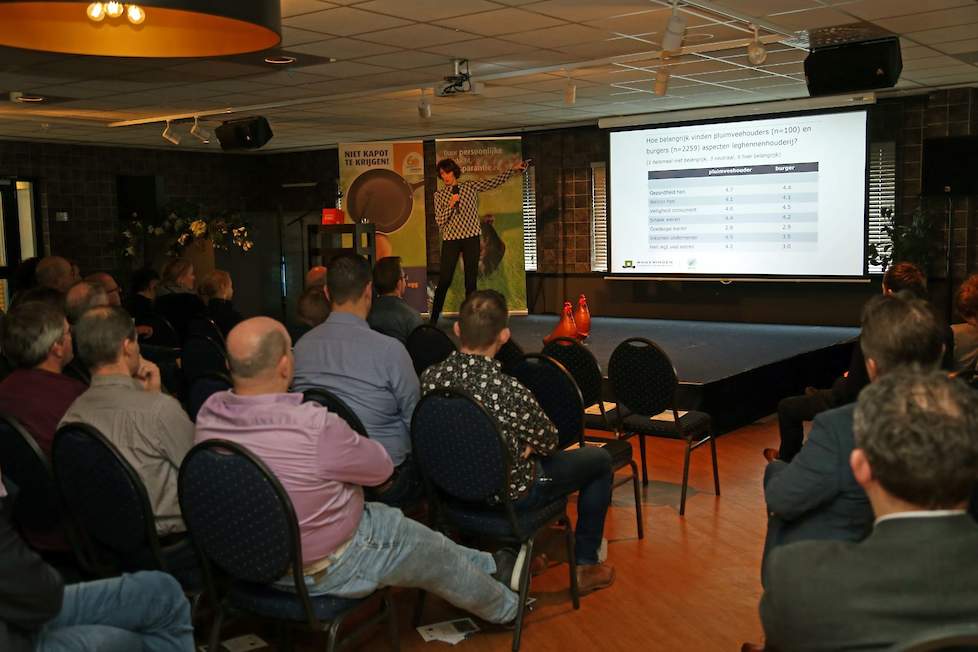 Elsbeth Stassen, hoogleraar Dier & Samenleving van Wageningen University & Research gaf donderdag 6 februari op de klantendag van Ter Heerdt Kuikens en Hennen in Doetinchem een presentatie.