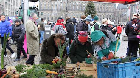 Agractie staat bekend om zijn ludieke acties. De vorige actie vond 13 december plaats op de Dam in Amsterdam: de Boer Burger Brunch