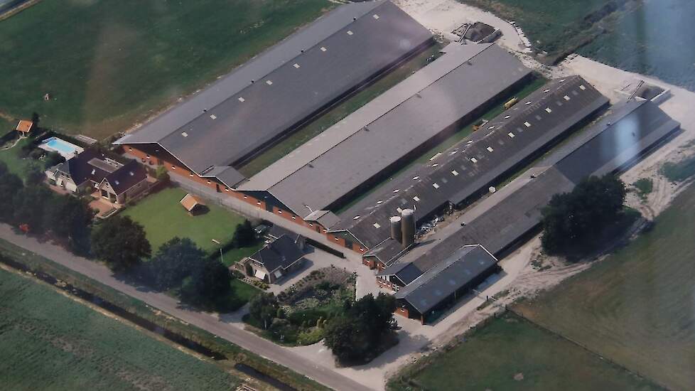 Een overzichtsfoto in de kantine op het bedrijf van de familie Smid. Na de verbouw houden ze 47.000 bruine hennen volgens het twee sterren Beter Leven keurmerk en 52.800 witte hennen volgens één ster Beter Leven keurmerk van de Dierenbescherming. Naast de