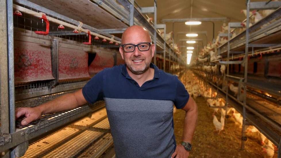 Visch merkt dat collega-legpluimveehouders vaak erg gefocust zijn op de voerprijs. „De voerprijs is belangrijk. Maar veel belangrijker is, wat voer je jouw hennen."