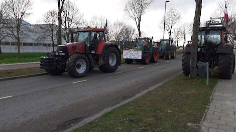 De boeren keren huiswaarts na een lange demonstratiedag.