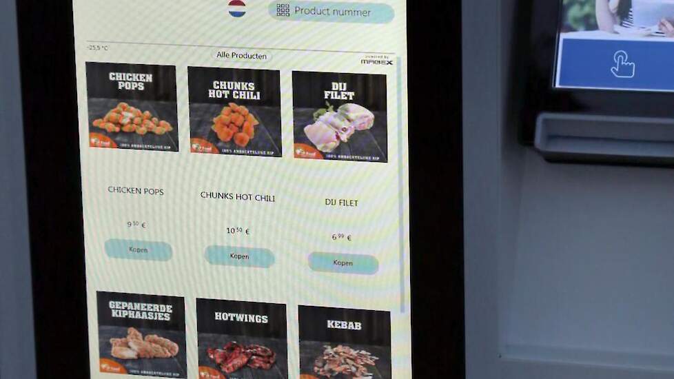 De klanten kunnen hun keuze maken via het touch screen en betalen met mobiel of kaart. Sleegers liet het klepje en het touch screen wat lager plaatsen zodat mensen in een scootmobiel of rolstoel er ook makkelijk bij kunnen.
