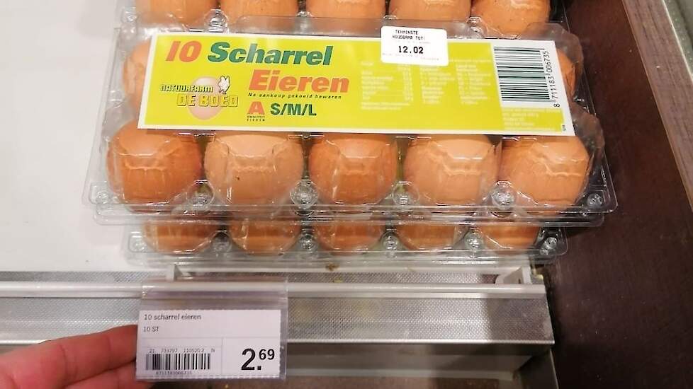 In het eierschap van Albert Heijn liggen momenteel tien gangbare bruine scharreleieren voor 2,69 euro met daarnaast tien witte één ster Beter Leven scharreleieren voor 1,70 euro.