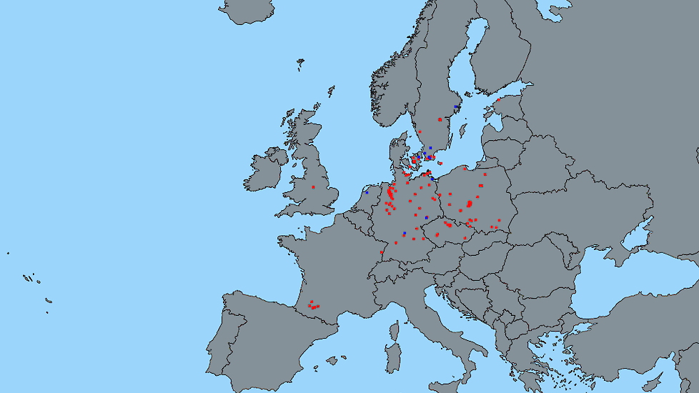 Vogelgriepbesmettingen bij pluimvee (rood) en gehouden vogels (blauw) die de EU-lidstaten in maart hebben gemeld via de Europese ADNS tool.