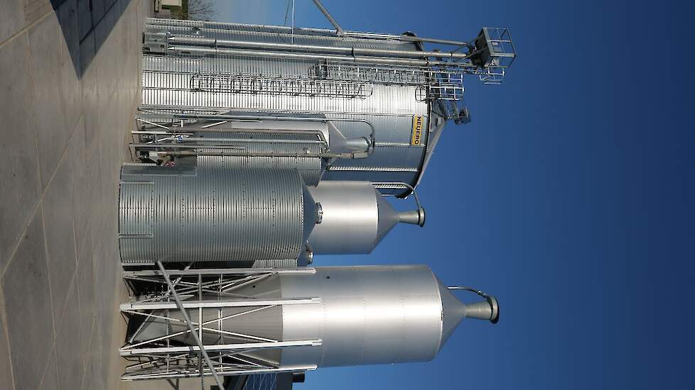 In de grote silo kan Franken 500 ton tarwe opslaan. In de twee grote Mafa silo’s van kan een complete bulkwagen gelost worden omdat deze een capaciteit hebben van 34 ton.