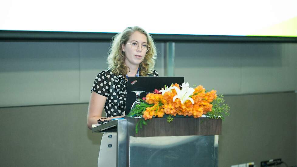 Pluimveedierenarts Jeanine Wiegel van de GD presenteert woensdagavond 15 september de belangrijkste diergezondheidsrisico’s bij 1 ster Beter Leven vleeskuikens tijdens de Pluimveeweb thema-avond Diergezond in Meppel.