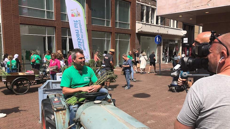 SBS 6 schonk ook aandacht aan de actie. In de uitzending van Hart van Nederland vertelde Herbert Verploegen, voorzitter ZLTO Rijk van Nijmegen hoe de boeren normaal de vierdaagse wandelaars verwennen met heerlijk en gezond voedsel.