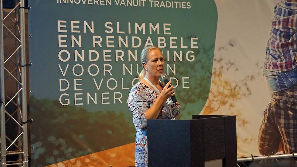 Hennie de Haan nam afgelopen woensdag 8 september live afscheid als voorzitter van de Nederlandse Vakbond Pluimveehouders (NVP) op de Dutch Poultry Expo.