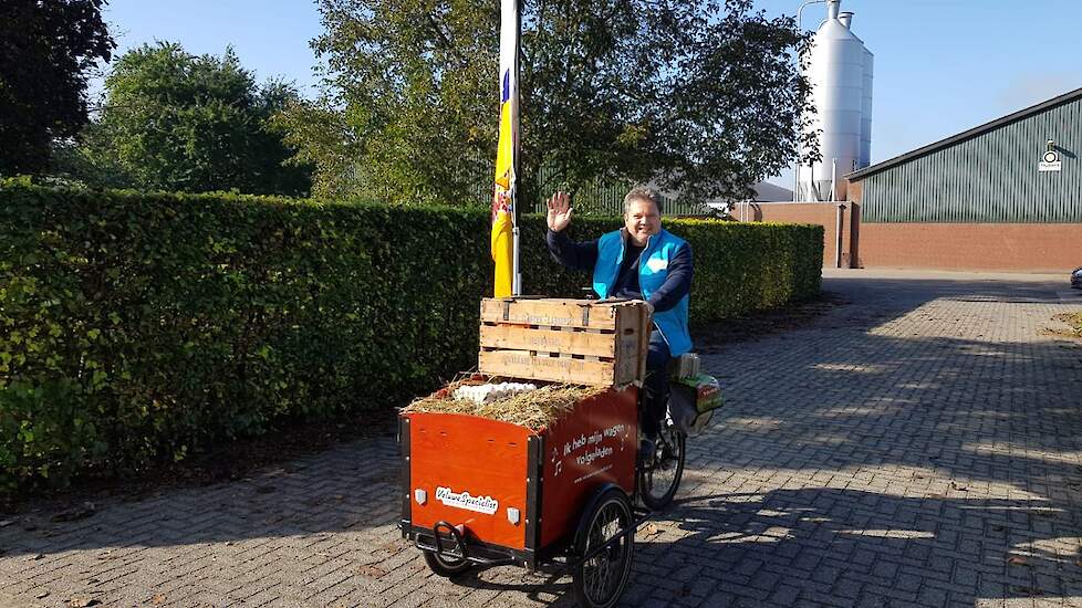 Eric Hubers fietste vrijdagochtend vanaf zijn pluimveebedrijf in het Limburgse Ysselsteyn naar het Brabantse Asten-Heusden. „Ik kreeg veel bekijks onderweg. Mensen waren heel enthousiast. Leuk om te doen. Gezellig een kop koffie gedronken bij collega Fran