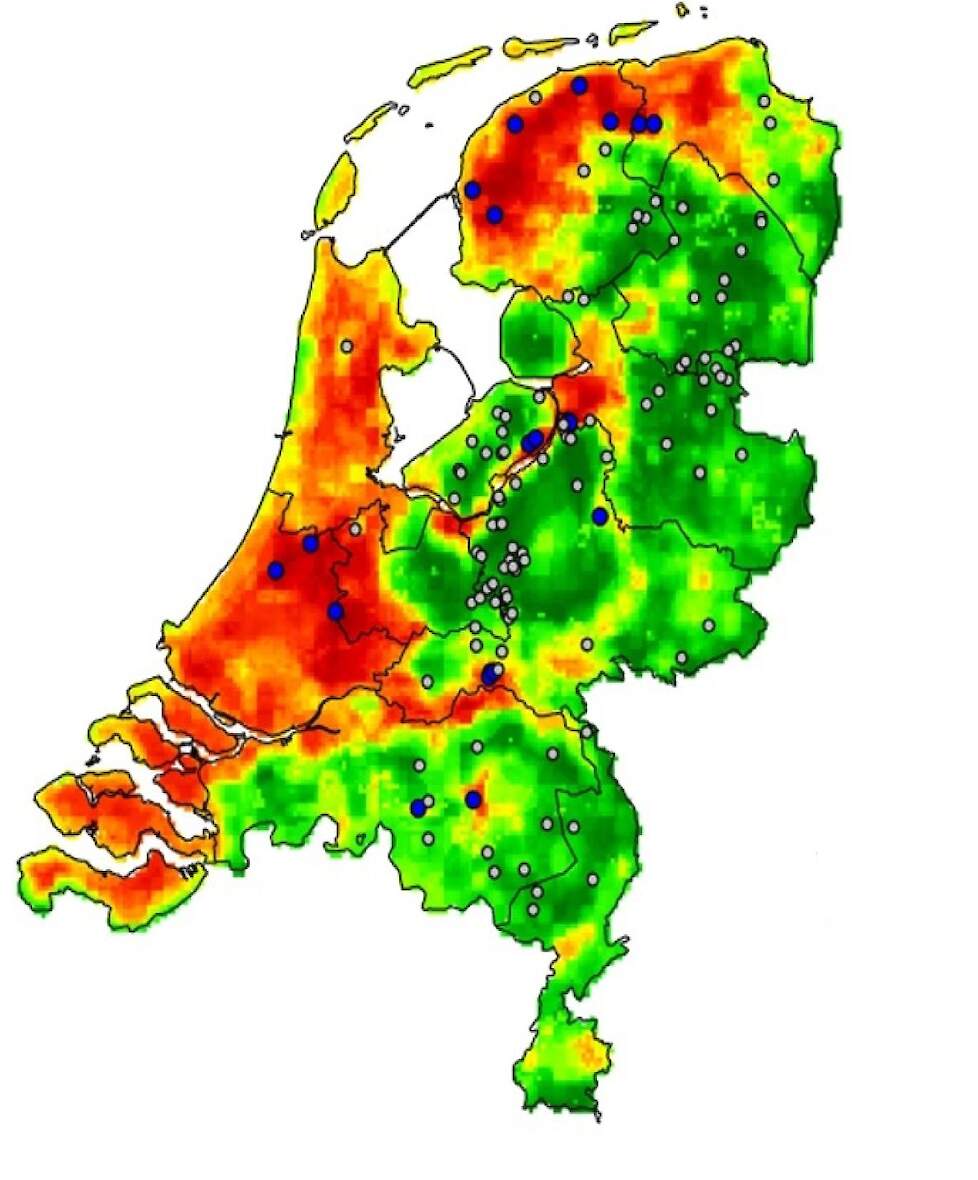 Gemiddelde risico op hoog pathogene vogelgriepuitbraak bij pluimveebedrijven op basis van het model. De voorspelling van het vogelgriep risico varieert van 0 (groen = laag risico) tot 1 (rood = hoog risico). De analyses en kaarten hebben betrekking op met