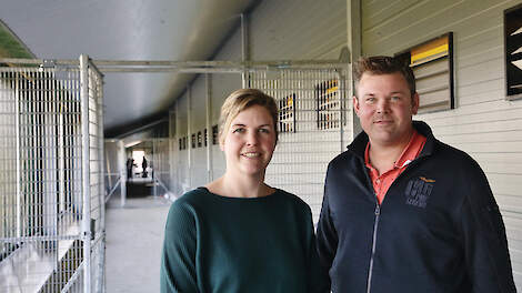 Als eerst gangbare opfokker in Nederland koos Wilco Wijlhuizen voor overdekte uitloop. „Voor steeds meer eierconcepten is overdekte uitloop een eis", motiveert hij.