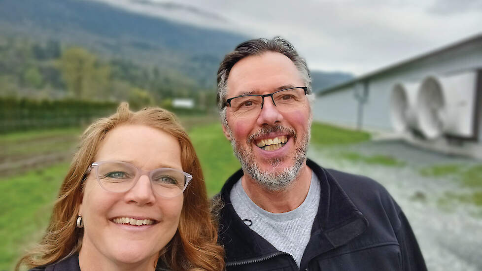 Jan en Willy Driesen leven sinds 1982 in Canada. „Nederland is klein en druk. Wij voelen ons als plattenlandsmensen thuis in Canada waar we genieten van de ruimte, bergen, meren en de prachtige natuur", zegt Willy.