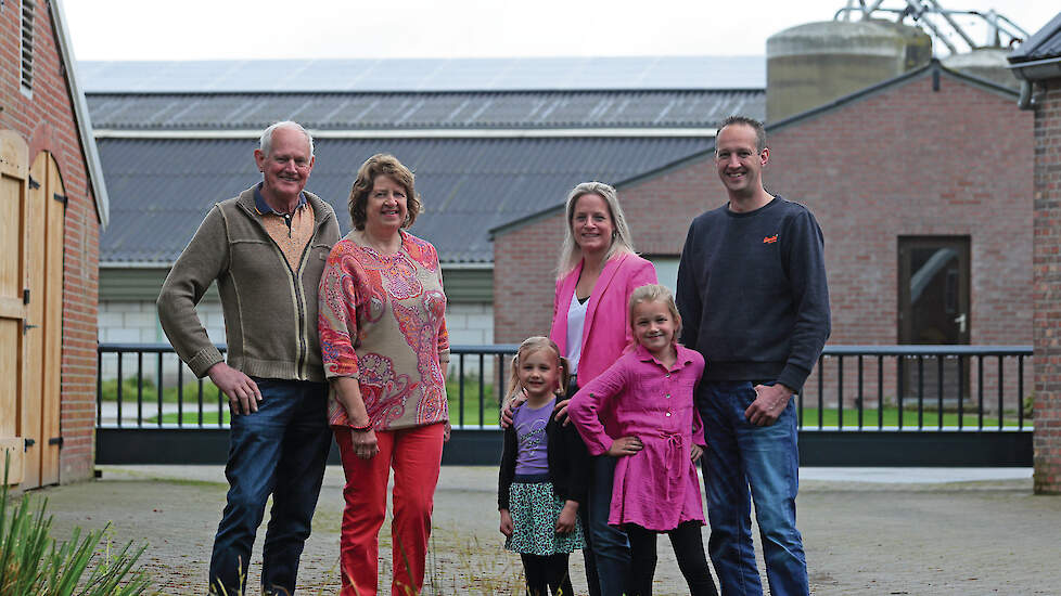 In 2017 namen Ronnie en Marlou Smulders (rechts) het bedrijf van Jan en Julia over