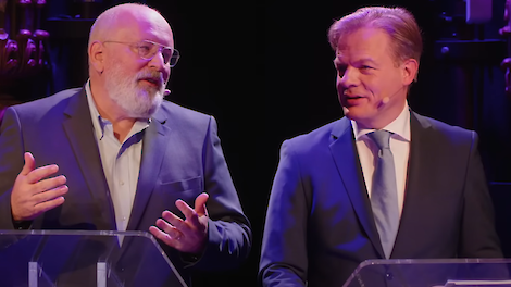 Pieter Omtzigt en Frans Timmermans in debat in Arnhem op 31 oktober 2023.