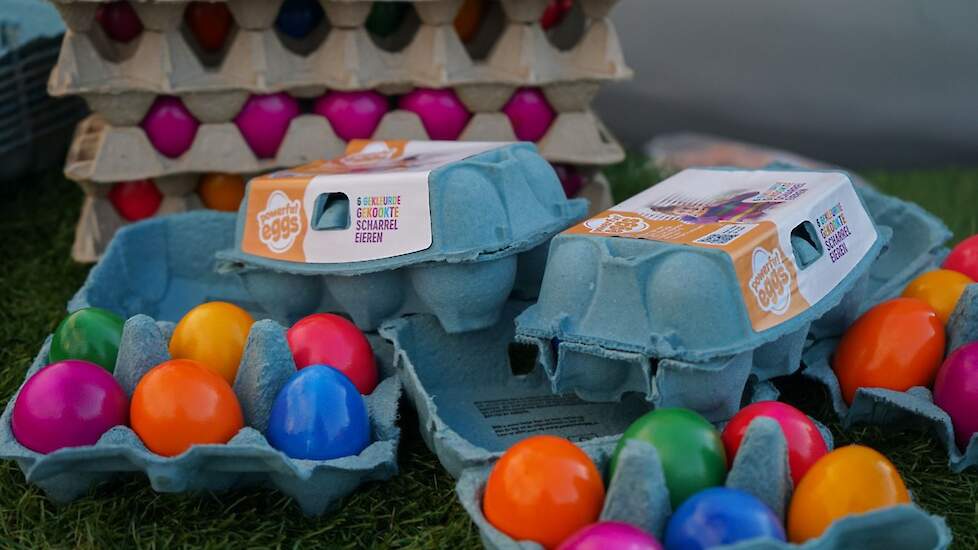 „Wij willen de kinderen graag meegeven dat een ei duurzaam, gezond, betaalbaar en een makkelijk product voor iedereen en voor elk moment van de dag is. In elk ontbijtpakket zat een doosje met 6 gekleurde kookte eieren", zegt Ada Harthoorn, mmmEggie en leg