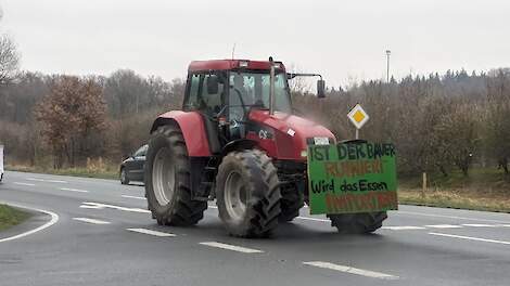 Duitse boer onderweg naar een boerenprotest.