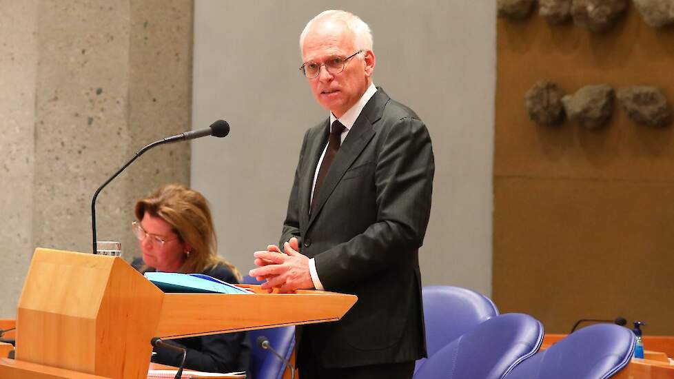 Demissionair landbouwminister Piet Adema gaat inzetten op de intensivering van brandonderzoek.