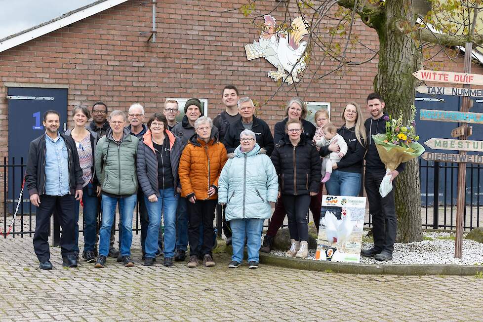 Samen met de hulpboeren wordt de award gevierd